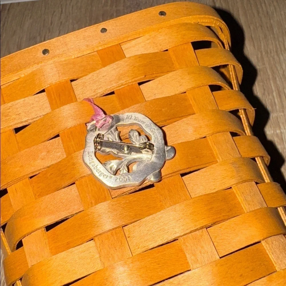 Longaberger handmade basket small pocket broken trim comes with pin 2004 HOPE
